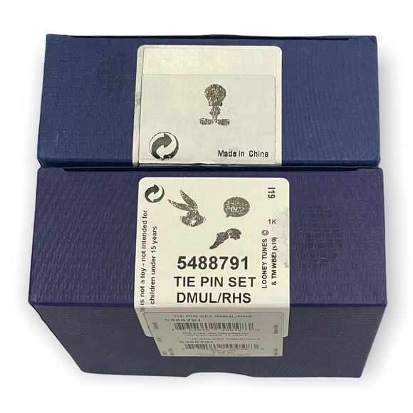 Swarovski LOONEY TUNES BUGS BUNNY TIE PIN SET & TWEETY PIN SET - Picture 2 of 9